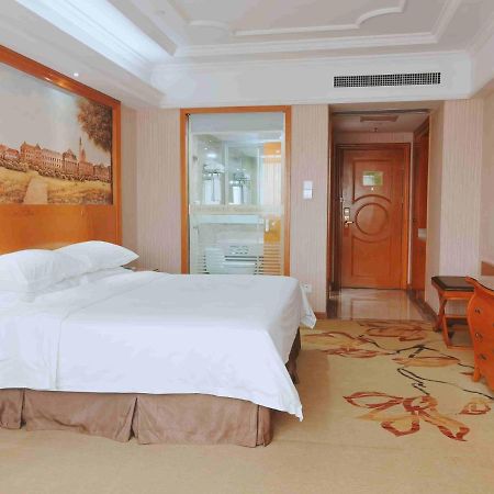 Vienna International Hotel Guigang Hecheng Road מראה חיצוני תמונה