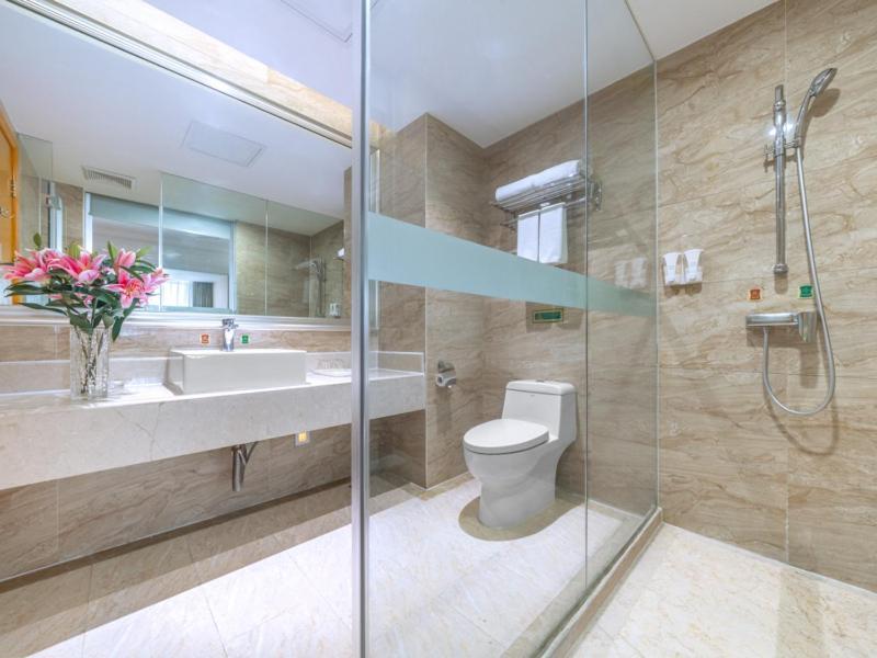 Vienna International Hotel Guigang Hecheng Road מראה חיצוני תמונה
