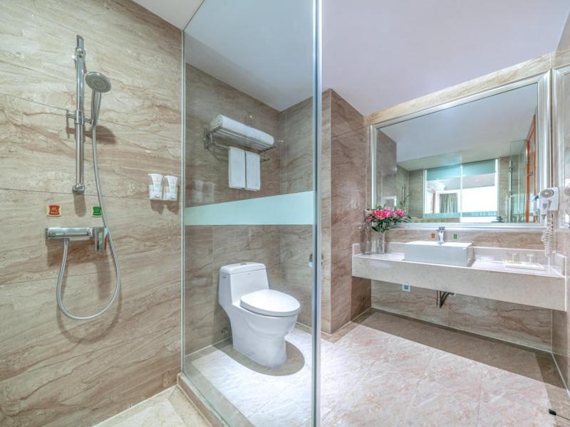 Vienna International Hotel Guigang Hecheng Road מראה חיצוני תמונה