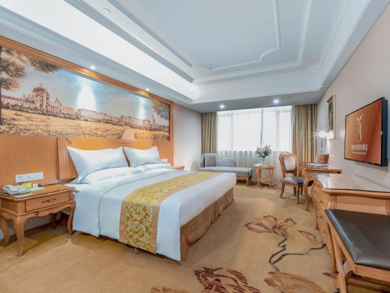 Vienna International Hotel Guigang Hecheng Road מראה חיצוני תמונה