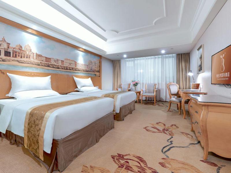 Vienna International Hotel Guigang Hecheng Road מראה חיצוני תמונה