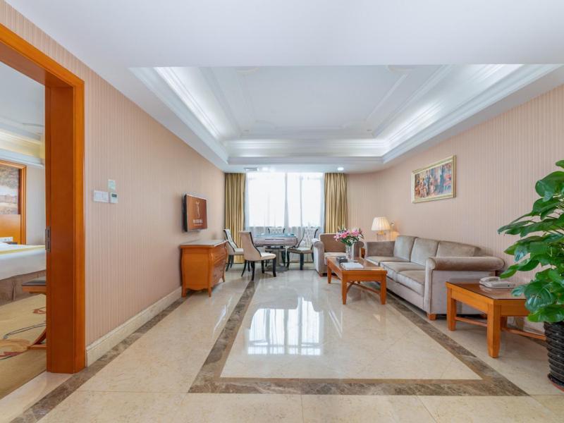 Vienna International Hotel Guigang Hecheng Road מראה חיצוני תמונה